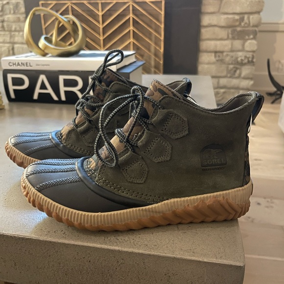 Sorel camo boots - Picture 1 of 4
